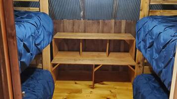 3 slaapkamers, een strijkplank/strijkijzer, beddengoed