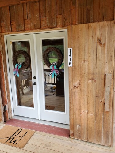 Charming 3-bedroom barn in quaint Winona with AC