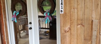 Charming 3-bedroom barn in quaint Winona with AC