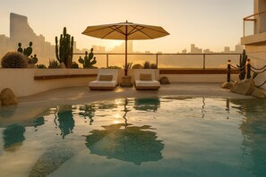 Rooftop pool - La Passion Sai Gon Hotel (Ho Chi Minh City)