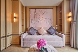 Grand Suite, Balcony, City View - Afternoon Tea on Sky Beach | Living area