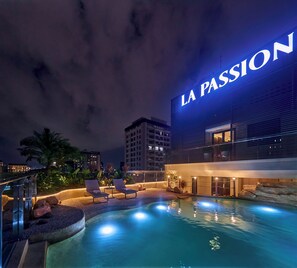 Outdoor pool - La Passion Sai Gon Hotel (Ho Chi Minh City)