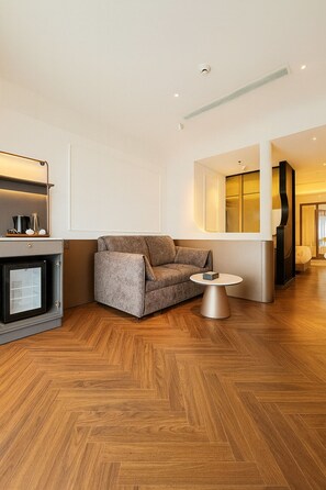 In-room safe, desk, laptop workspace, blackout curtains - La Passion Sai Gon Hotel (Ho Chi Minh City)