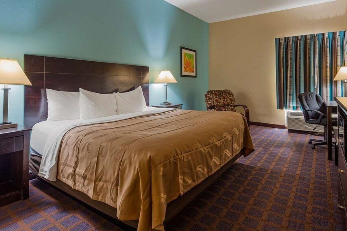 STANDARD KING 1 BED ROOM NON SMOKING 2 ADULTS