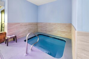 Indoor pool - Red Lion Inn & Suites Blue Springs (Blue Springs)