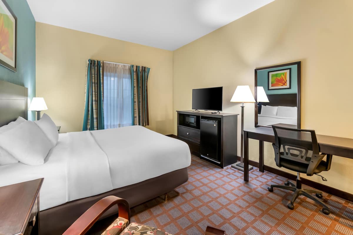 Caja de seguridad en la habitación y espacio para trabajar con laptop