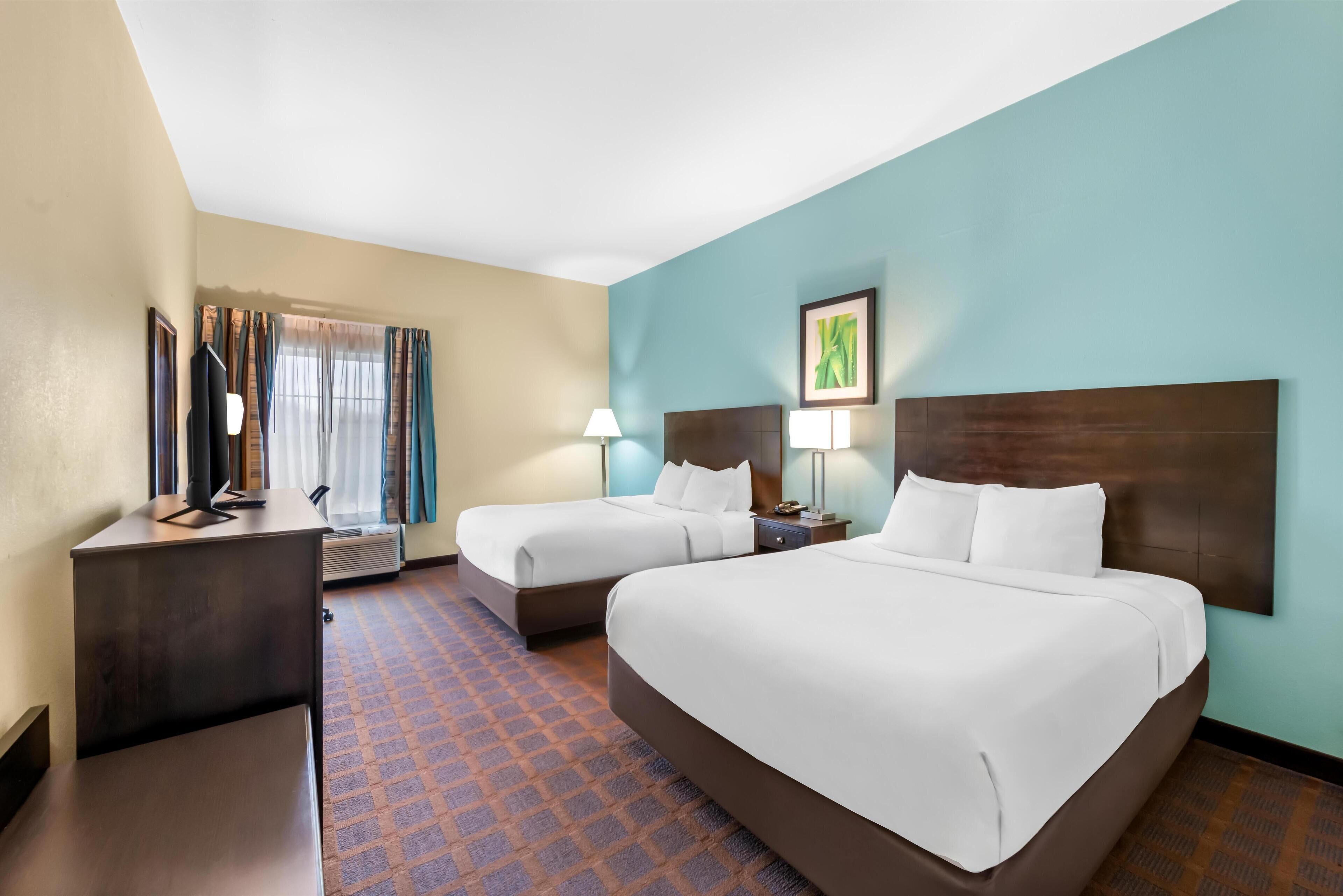 Caja de seguridad en la habitación y espacio para trabajar con laptop 