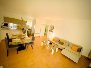 Fernseher, Stereoanlage