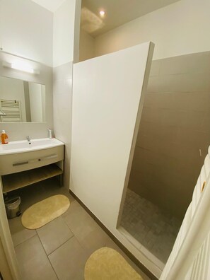 Towels, toilet paper