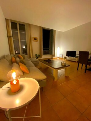 Fernseher, Stereoanlage