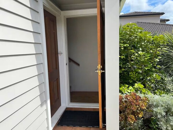 Exterior detail - Mount Albert Sunny Studio (Auckland)