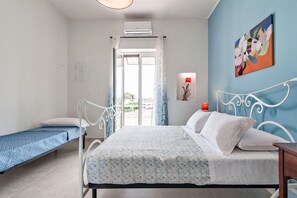 2 bedrooms, WiFi, bed sheets - Casa Fiorita Patio & Parking - Lecce Selection (Lecce)