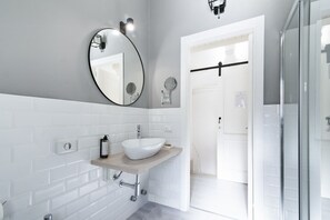 Dusche, Haartrockner, Bidet