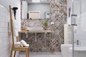 Bruser, hårtørrer, bidet