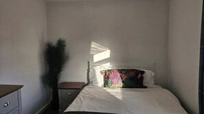 2 bedrooms, iron/ironing board, WiFi, bed sheets