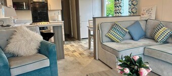 Caravan in Holcot  - Sleeps 6 - Pet Friendly