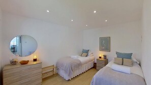 2 chambres, fer et planche à repasser, Wi-Fi, draps fournis