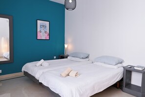 1 chambre, fer et planche à repasser, Wi-Fi gratuit, draps fournis