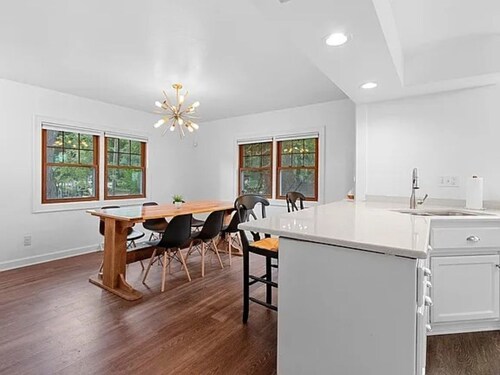 Waterfront 3-bedroom house on the Bay of Green Bay with AC, WiFi