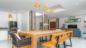 Luxury Villa, 5 Bedrooms, Private Pool, Pool View | Ruang makan