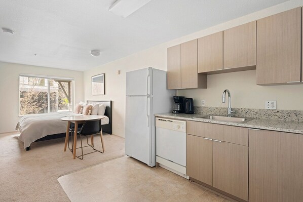 Bügeleisen/Bügelbrett, WLAN, Bettwäsche