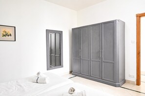 2 bedrooms, iron/ironing board, free WiFi, bed sheets