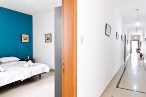 2 chambres, fer et planche à repasser, Wi-Fi gratuit, draps fournis