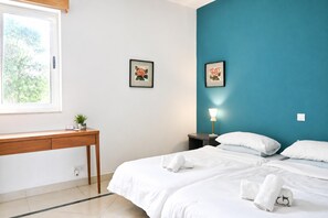 2 bedrooms, iron/ironing board, free WiFi, bed sheets - Exiles Bay - Camenzuli Apt 5, Sliema, Malta (Sliema)
