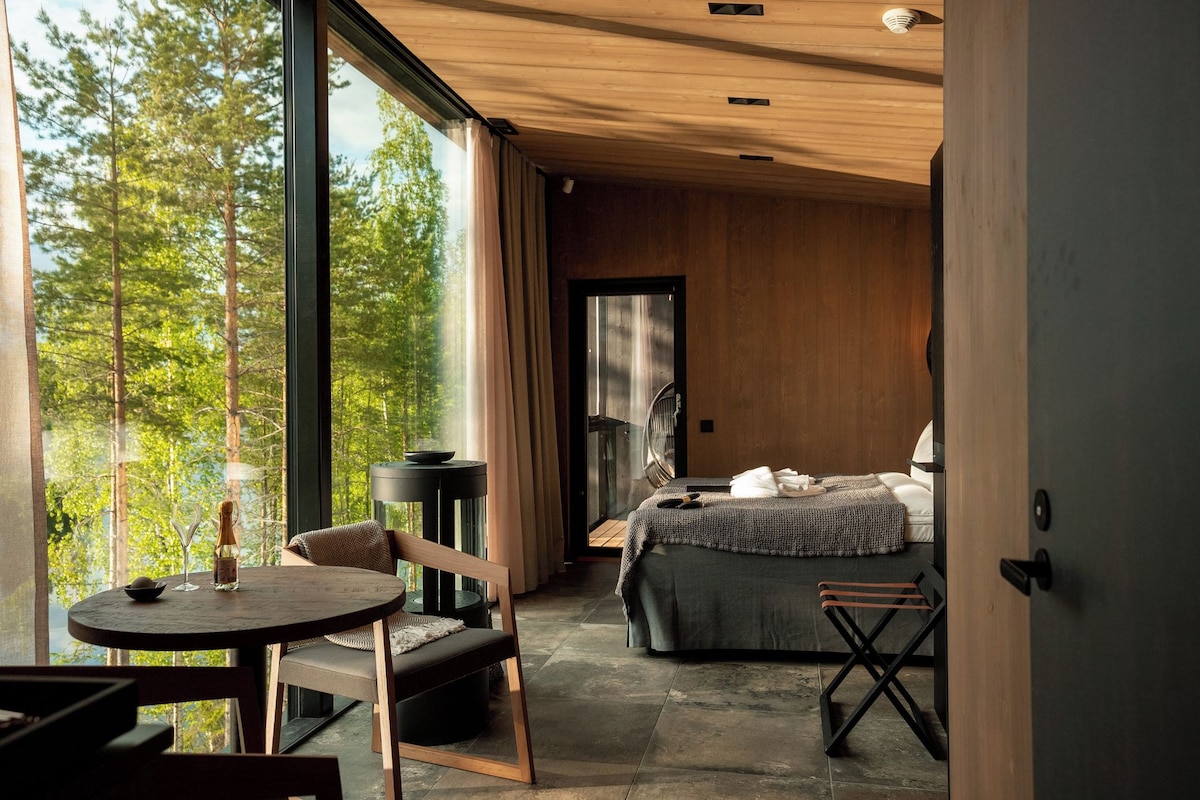 Minibar, skrivebord for bærbar PC, wi-fi (inkludert) og sengetøy