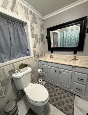 Handtücher, Seife, Toilettenpapier