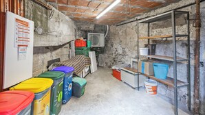 Interior - Villa Pastoedo Ap. Verde - Balcony & Mountain Views, Tenno, Italy (Tenno)