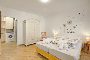 1 slaapkamer, een strijkplank/strijkijzer, gratis wifi, beddengoed