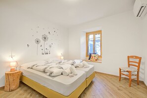 1 bedroom, iron/ironing board, free WiFi, bed sheets - Villa Pastoedo Ap. Giallo, Tenno, Italy (Tenno)
