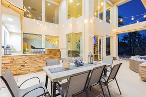Outdoor dining - Luxury 6BR/4BA Resort-Style Retreat – Mins to Strip & Airport! (Las Vegas)