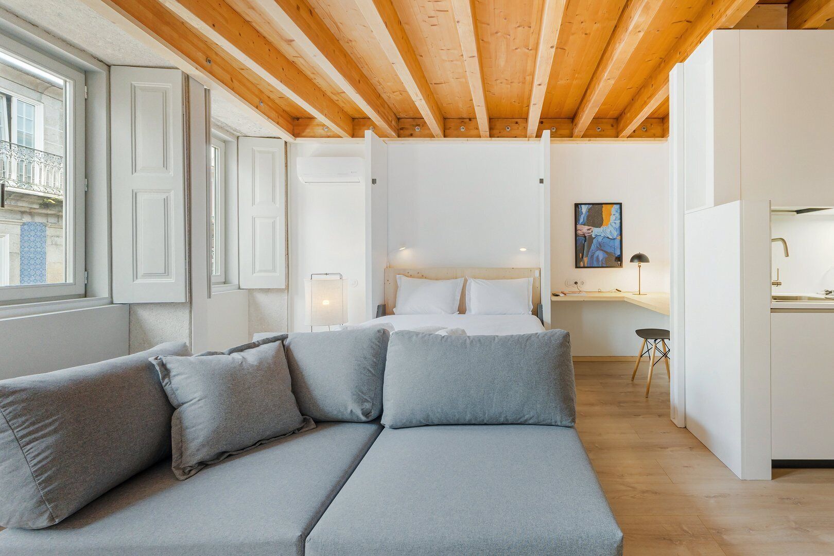 Desk, iron/ironing board, Internet, bed sheets