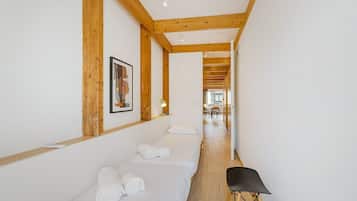 2 bedrooms, iron/ironing board, internet, bed sheets