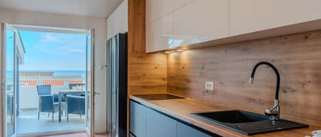 Fridge, microwave, stovetop, dishwasher