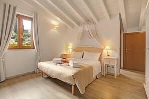 2 bedrooms, free WiFi, bed sheets - Agriturismo Apartment Torre heated pool, Padenghe sul Garda, Italy (Padenghe sul Garda)