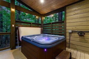 Indoor spa tub
