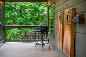 Outdoor dining - Shady Shack: Cozy Hideaway | Hot Tub | Arcade (Broken Bow)