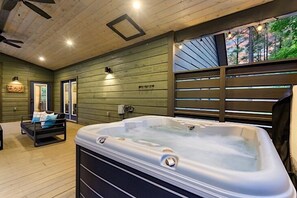 Terrace/patio - Shady Shack: Cozy Hideaway | Hot Tub | Arcade (Broken Bow)
