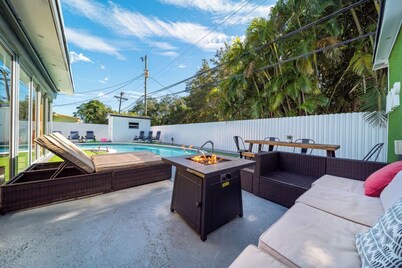 Luxury Pool Villa 5BD 4BA