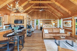 Interior - NEW! ROMANTIC Spa-like Retreat! Long Range VIEWS! Hot Tub! Fireplace! Coffee Bar (Sevierville)
