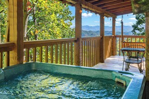 Outdoor spa tub - NEW! ROMANTIC Spa-like Retreat! Long Range VIEWS! Hot Tub! Fireplace! Coffee Bar (Sevierville)