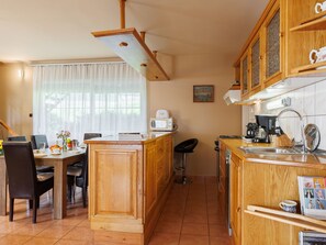 Kjøleskap, mikrobølgeovn, ovn og oppvaskmaskin