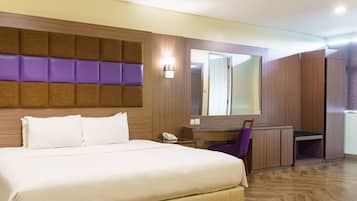 Executive Double Room | Iron/ironing board, free WiFi