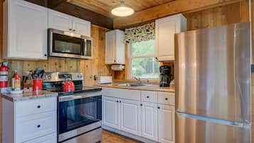 冰箱、微波炉、烤箱、炉灶