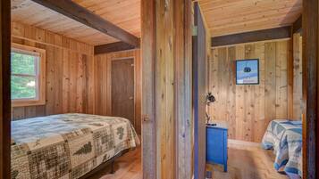 3 slaapkamers, een strijkplank/strijkijzer, gratis wifi, beddengoed