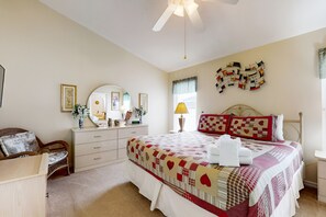 A bedroom with a bed, dresser, mirror, and a ceiling fan. - 15 Min to Disney | Spacious 4BR Home w/ Pool (Kissimmee)