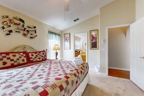 4 bedrooms, iron/ironing board, travel cot, free WiFi - 15 Min to Disney | Spacious 4BR Home w/ Pool (Kissimmee)